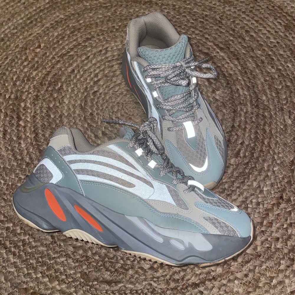 Yeezy boost 700